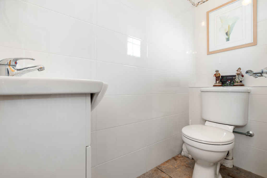 22 Mountain View, Douglas IM2 5HX. - Photo 3 of 29