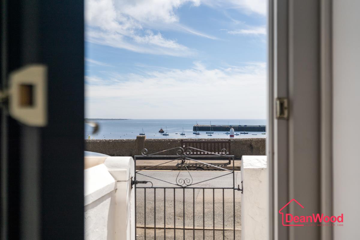 8 Primrose Terrace, Port St Mary, Isle of Man. - Photo 5 of 35