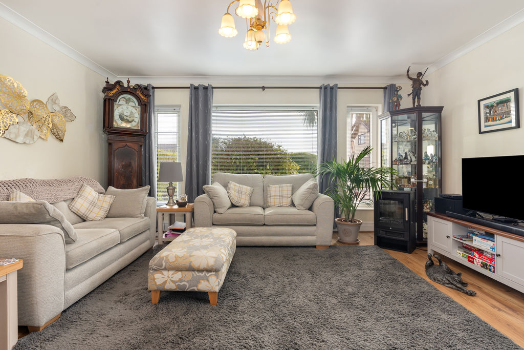 23 Hilltop Rise, Douglas IM2 2LE. - Photo 3 of 26