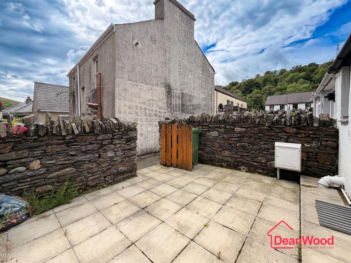 2 Chapel Terrace, Glen Road, Laxey. - Photo 2 of 14