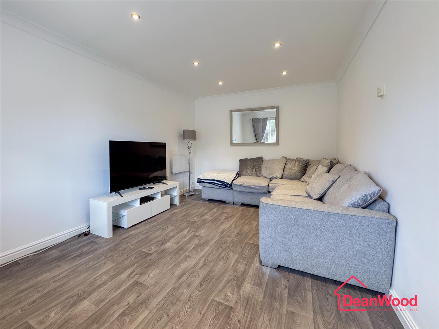 39 Samuel Webb Crescent, Douglas, Isle Of Man. - Photo 4 of 28