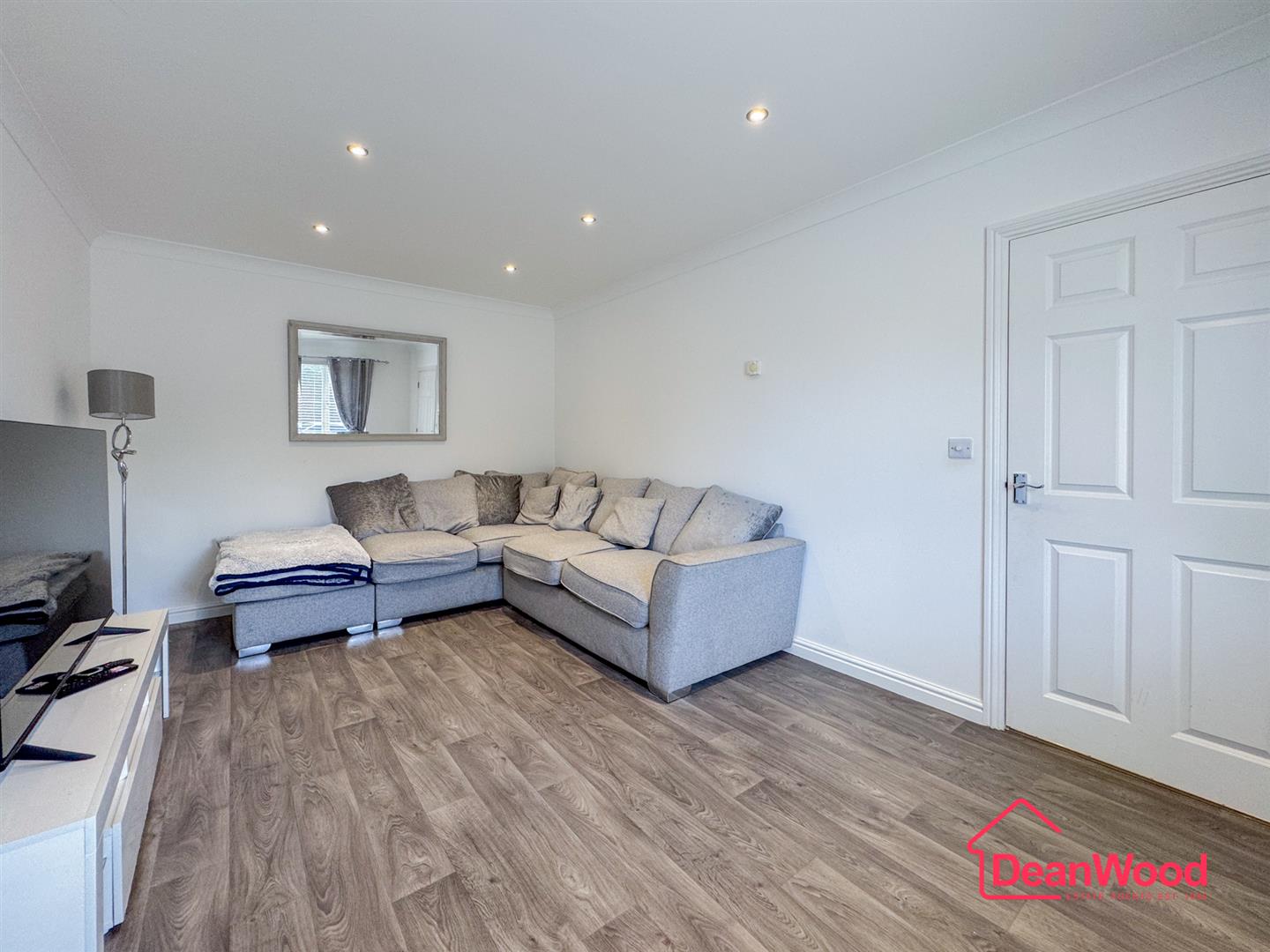 39 Samuel Webb Crescent, Douglas, Isle Of Man. - Photo 5 of 28