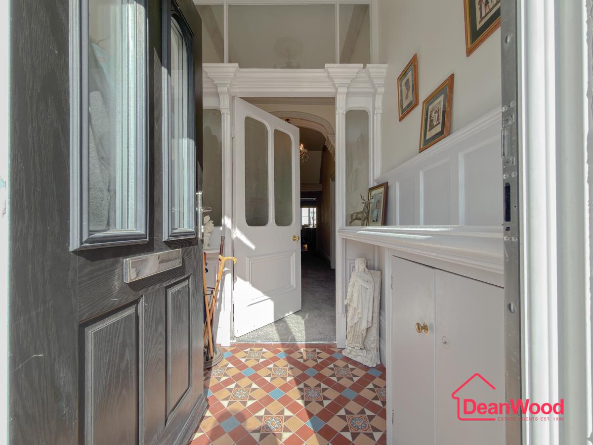 14 Queens Avenue, Douglas. - Photo 4 of 46
