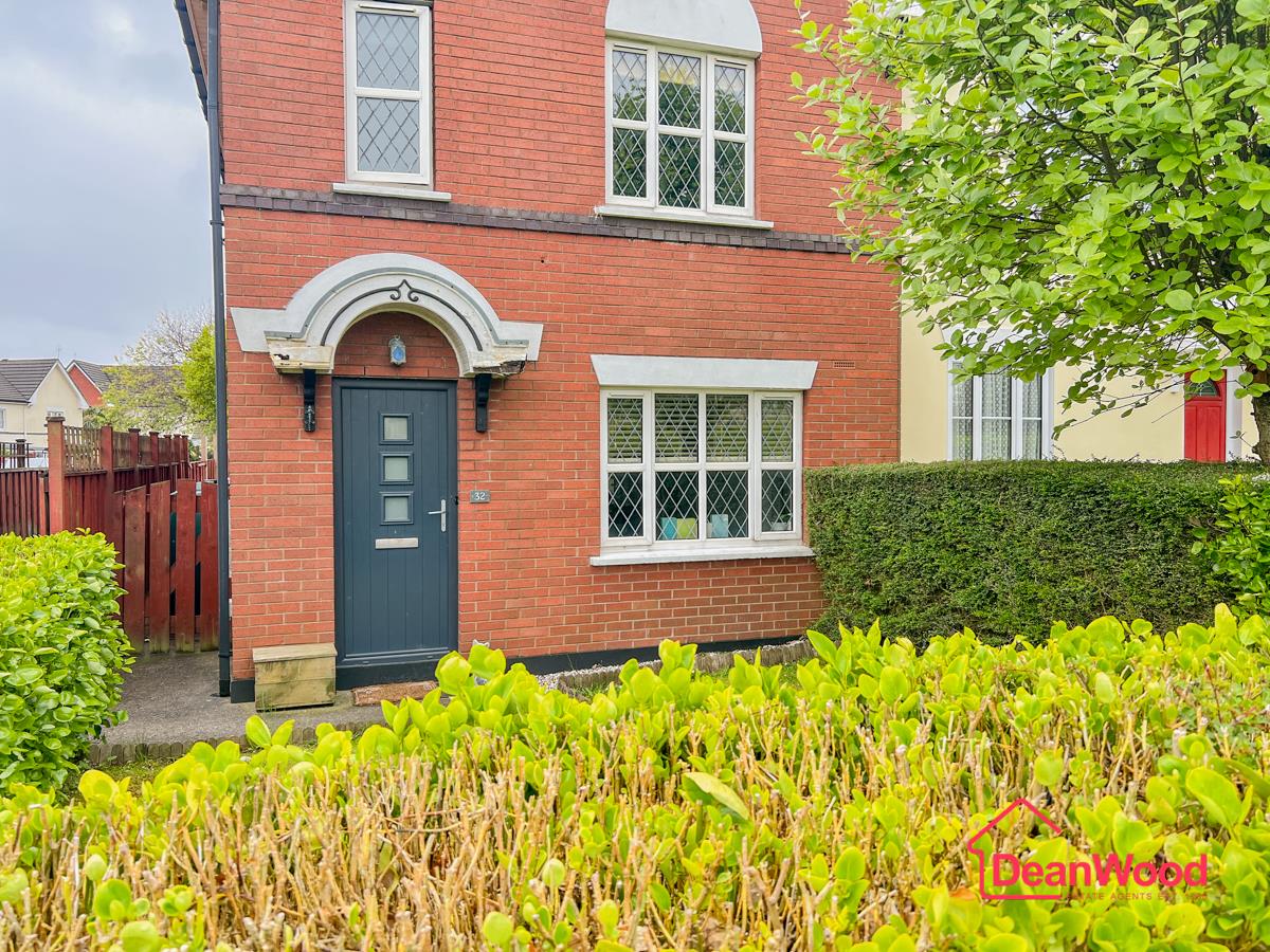 32 Berry Woods Grove, Douglas, Isle Of Man. - Photo 2 of 27