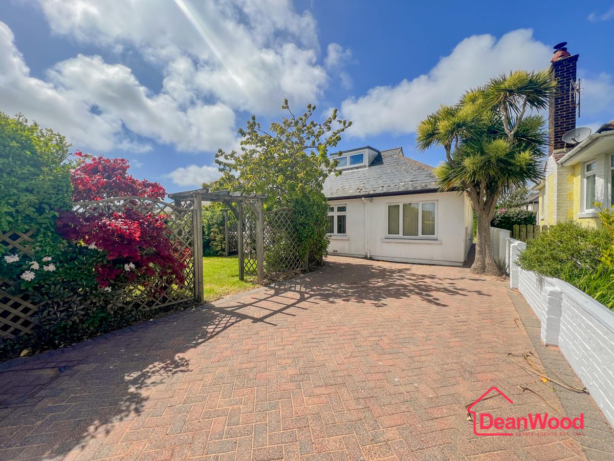 11 Ballagarey Road, Glen Vine, Isle of Man. - Photo 1 of 32