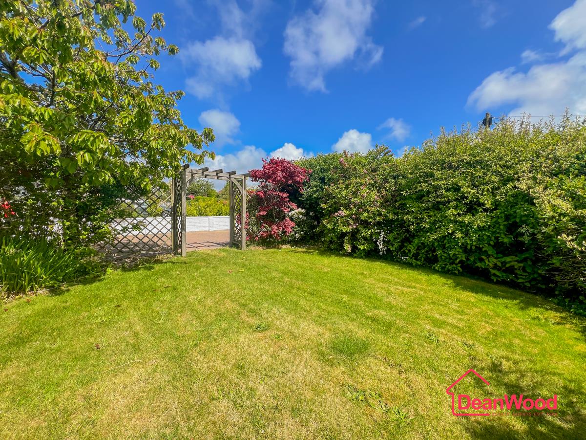 11 Ballagarey Road, Glen Vine, Isle of Man. - Photo 4 of 32