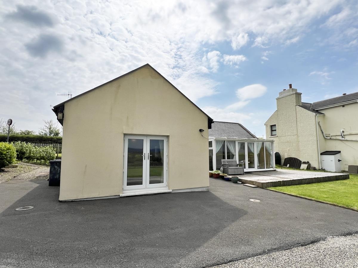 Clannagh Lodge, The Sloping Road, Santon. - Photo 5 of 25