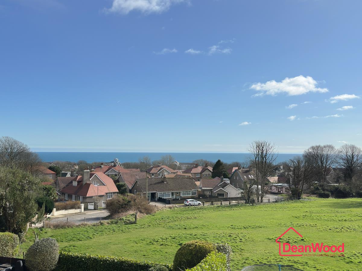 20 Governors Road, Onchan. - Photo 2 of 25