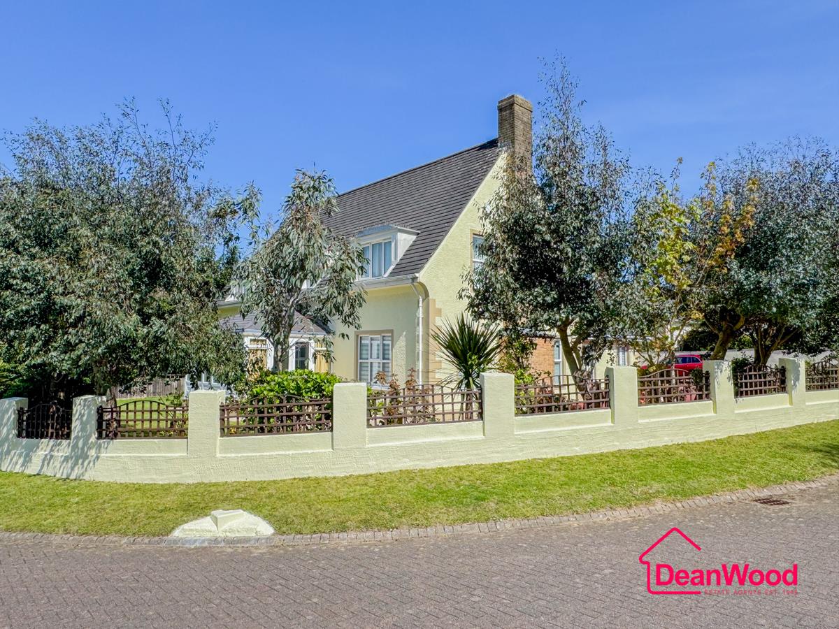 15, Queens Valley, Ramsey, Isle Of Man. - Photo 3 of 44