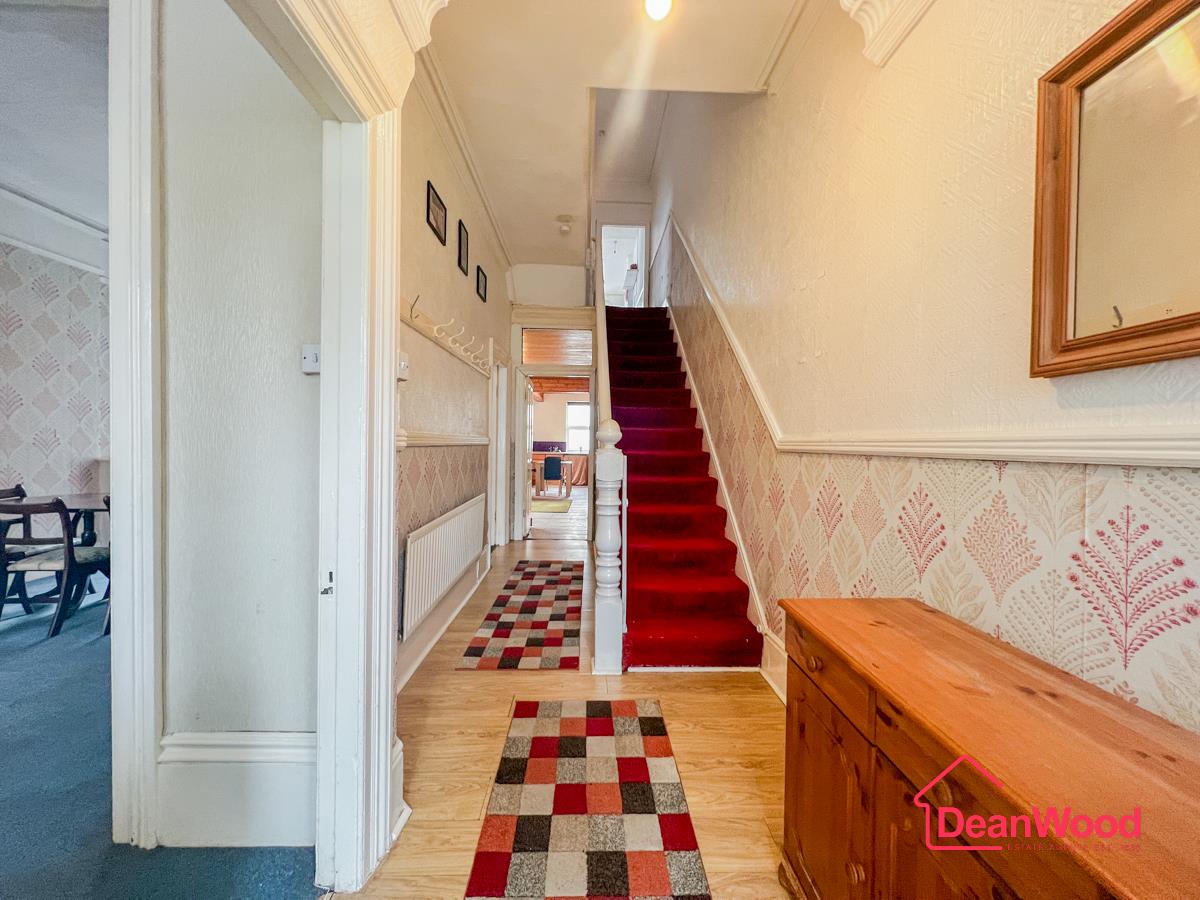 13 Hutchinson Square, Douglas, Isle of Man. - Photo 4 of 25