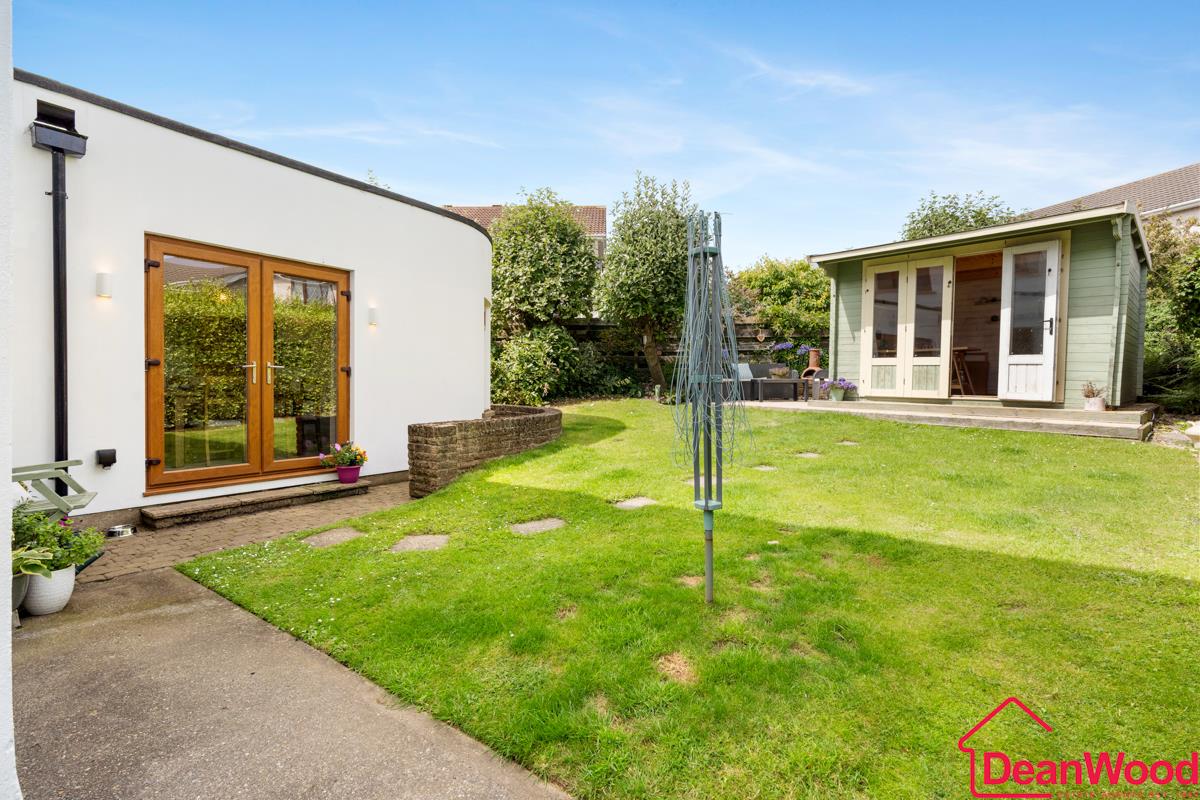 28, Pinehurst Avenue, Saddlestone, Douglas. - Photo 3 of 31
