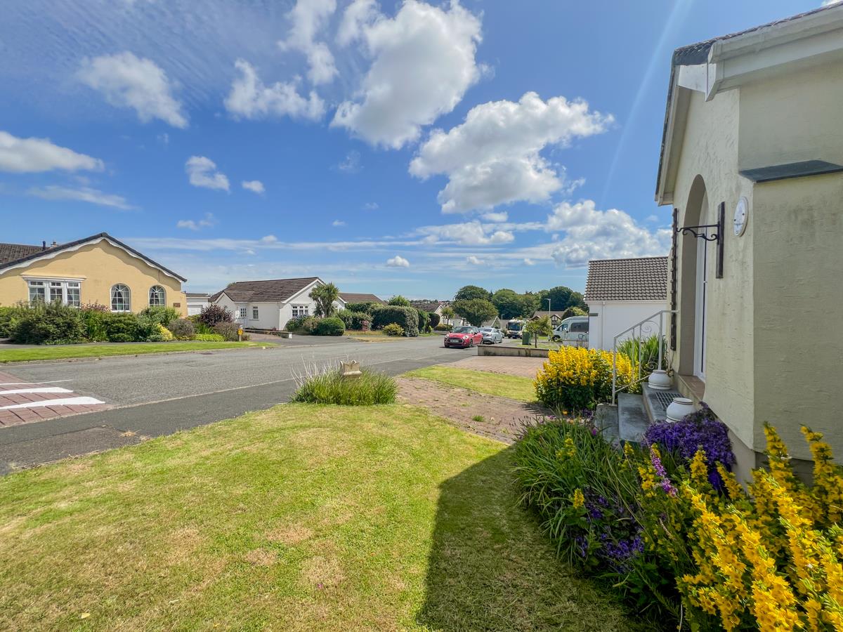 13 Harcroft Avenue, Saddlestone, Douglas. - Photo 3 of 34