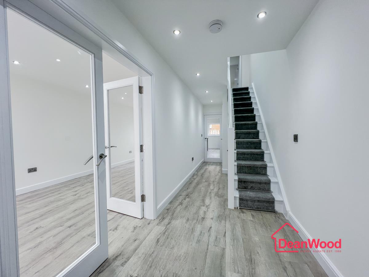 5a Falcon Cliff Terrace, Douglas, Isle Of Man. - Photo 4 of 30