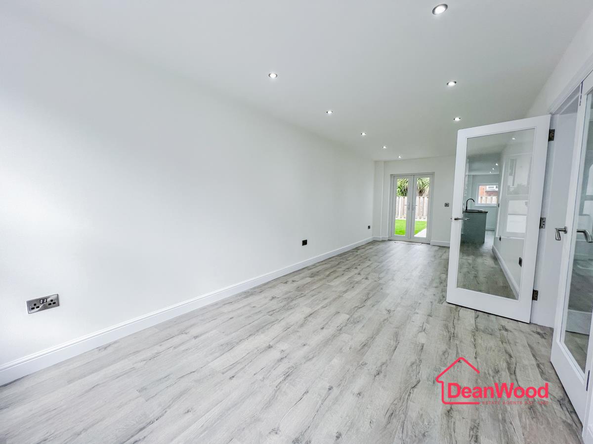5a Falcon Cliff Terrace, Douglas, Isle Of Man. - Photo 5 of 30