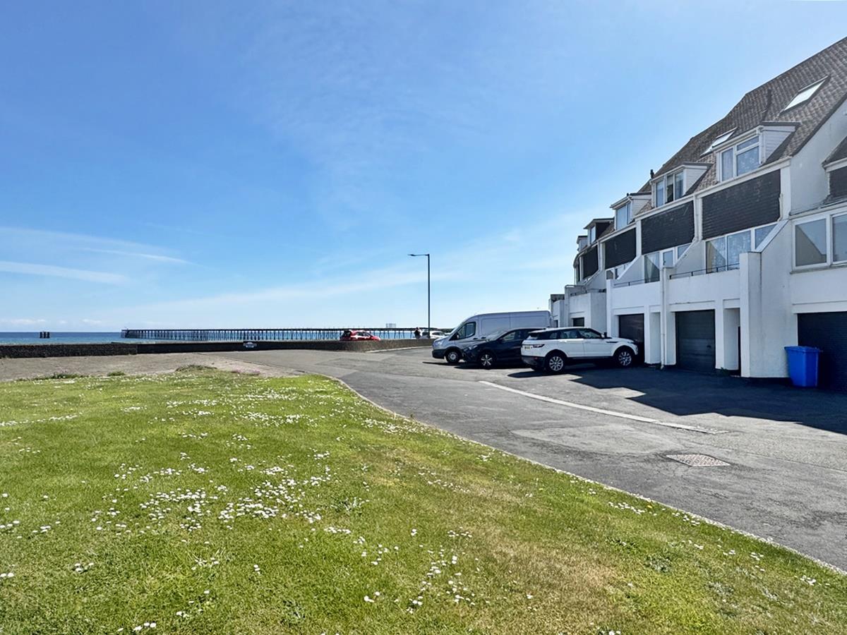 9 Marine Gardens, Ramsey, Isle Of Man. - Photo 4 of 19