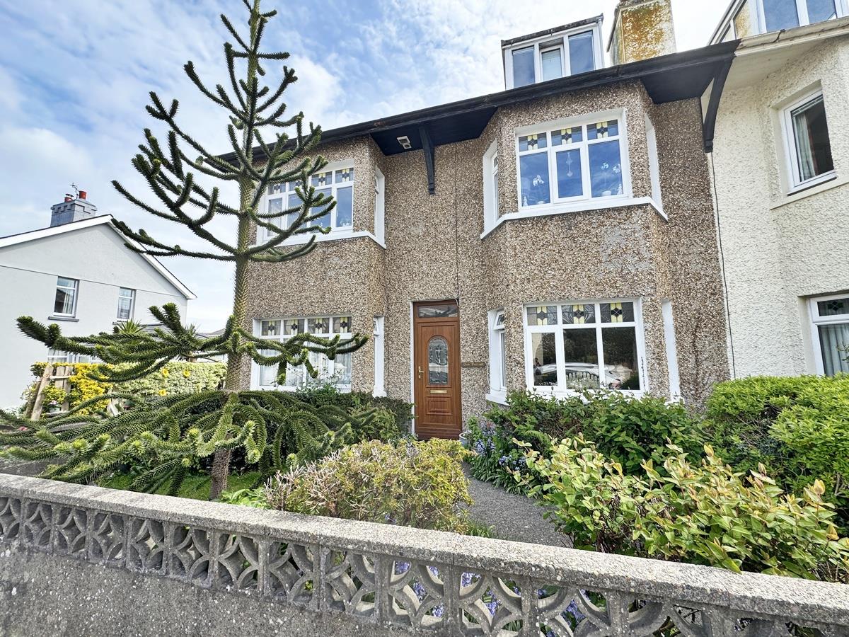 Brookfield Avenue, Ramsey. - Photo 1 of 17