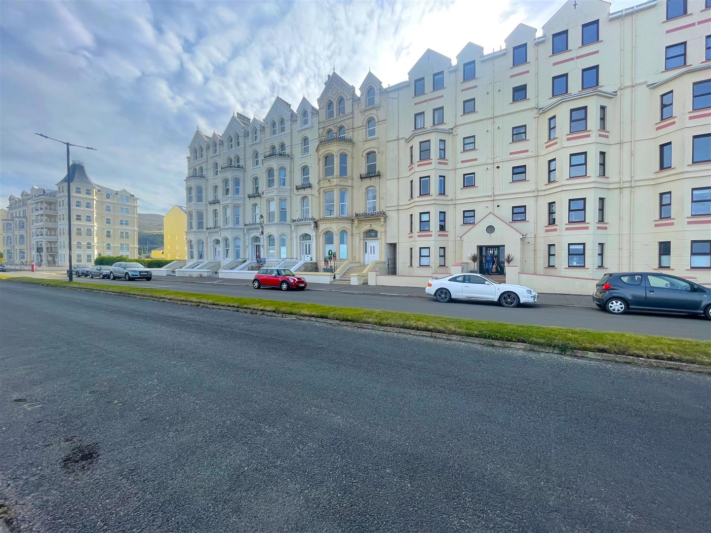 9 Cumbria Court, Mooragh Promenade, Ramsey. - Photo 2 of 9