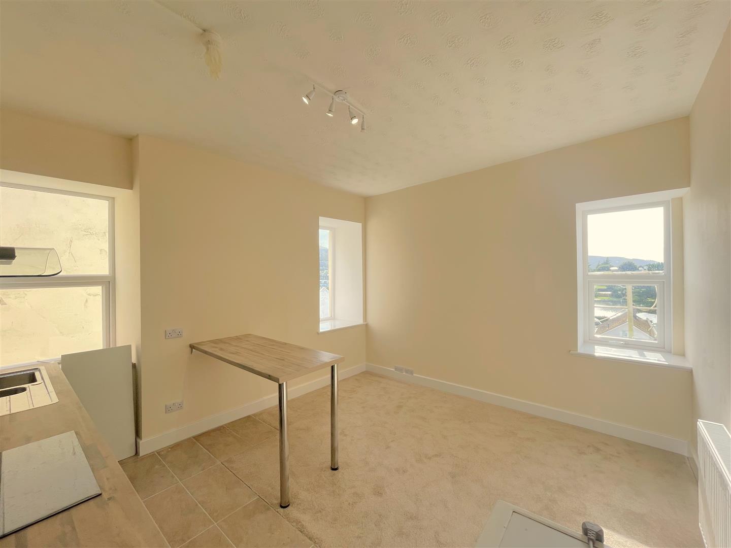 9 Cumbria Court, Mooragh Promenade, Ramsey. - Photo 4 of 9