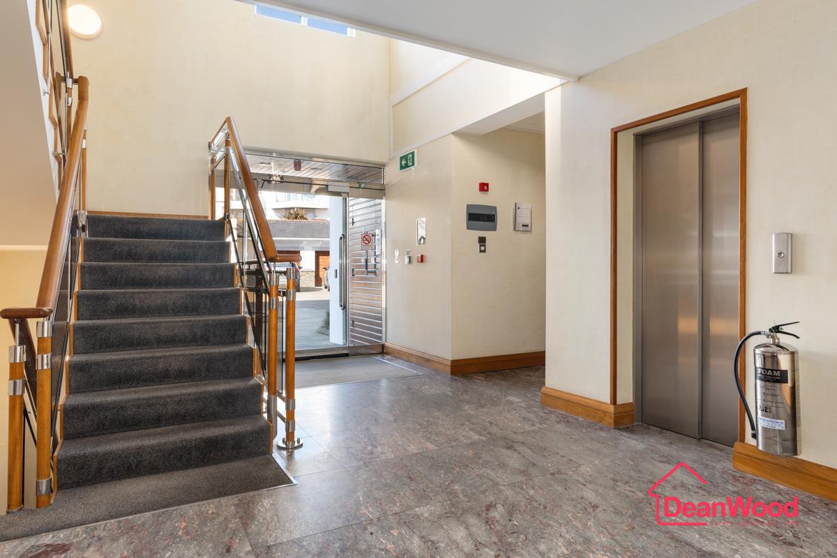 Penthouse, Majestic Apartments, King Edward Road, Onchan. - Photo 5 of 57