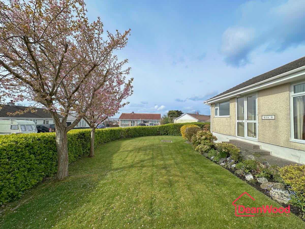 9 The Kirkway, Onchan. - Photo 3 of 31
