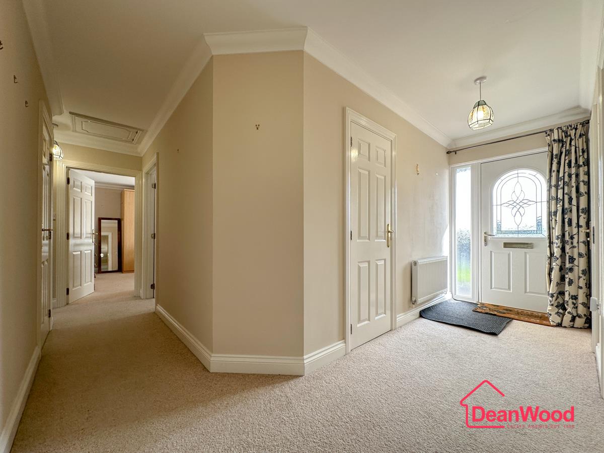 2 Queen Margaret Way, Glen Vine. - Photo 3 of 22