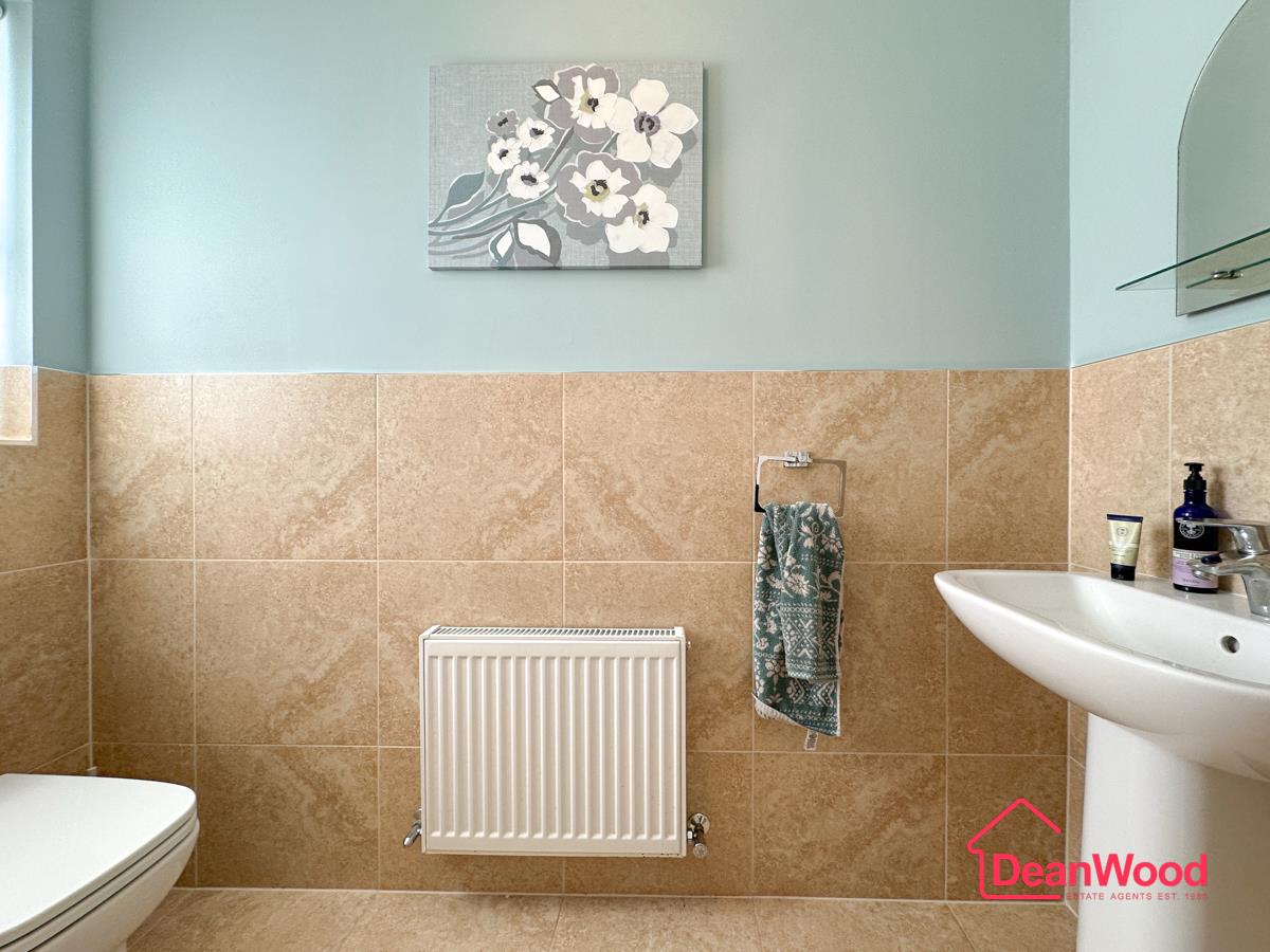 2 Queen Margaret Way, Glen Vine. - Photo 4 of 22