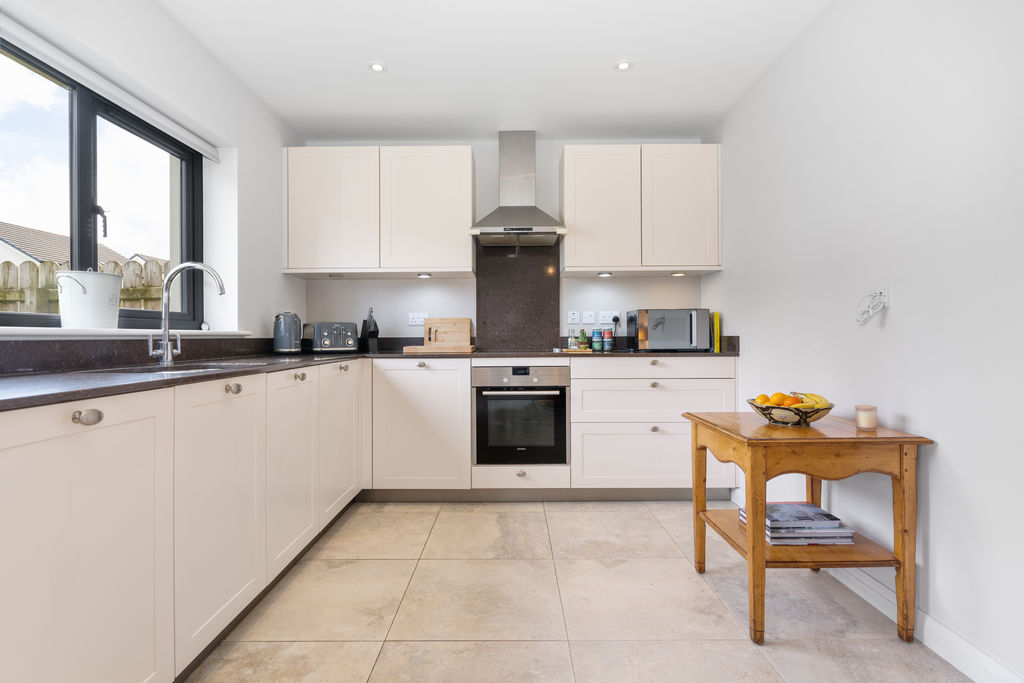 20 South Barrule Avenue, Ballakilley, Port Erin IM9 6DT. - Photo 3 of 21