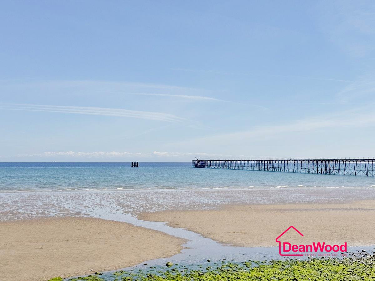 8 Marine Gardens, Ramsey. - Photo 2 of 19