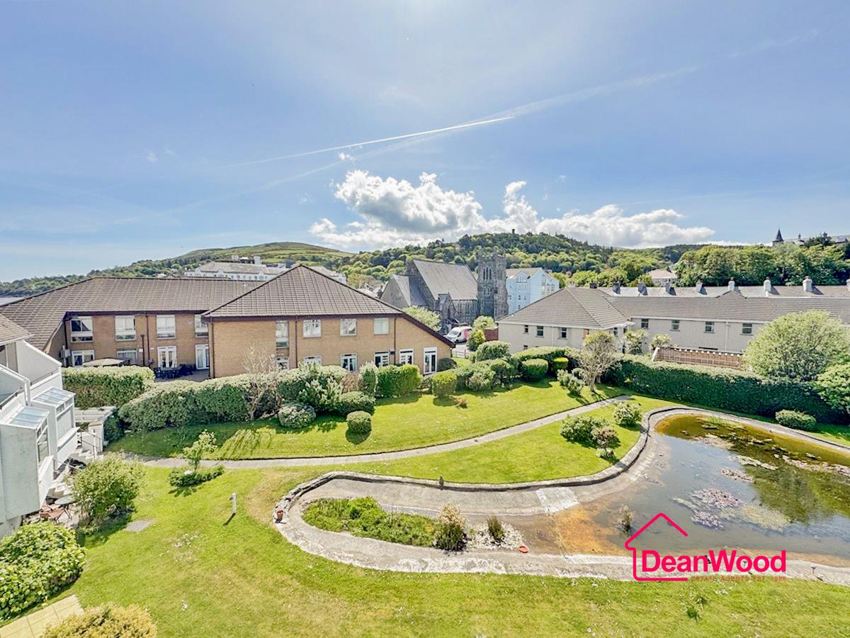 8 Marine Gardens, Ramsey. - Photo 3 of 19