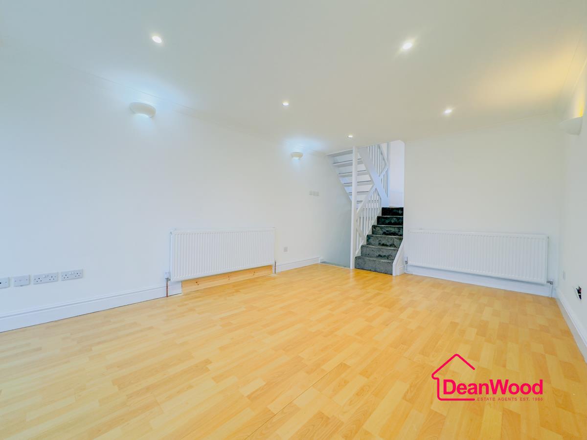 8 Marine Gardens, Ramsey. - Photo 5 of 19