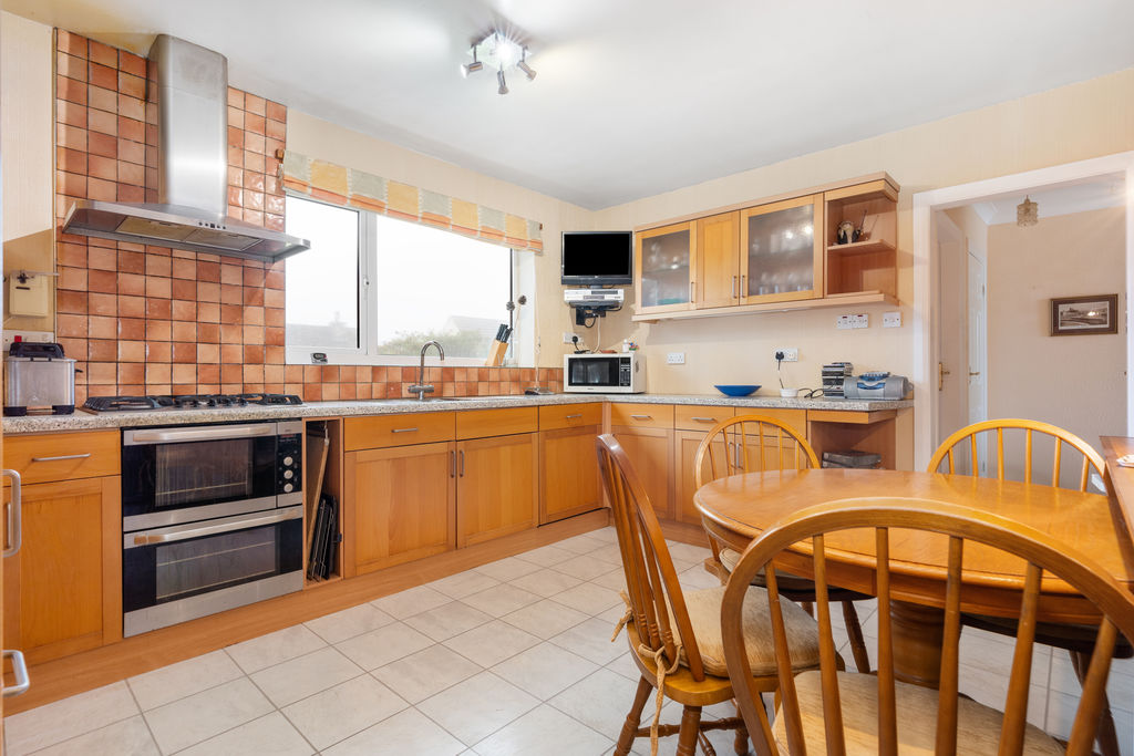 1 Cronk Avenue, Onchan IM3 3DG. - Photo 4 of 25