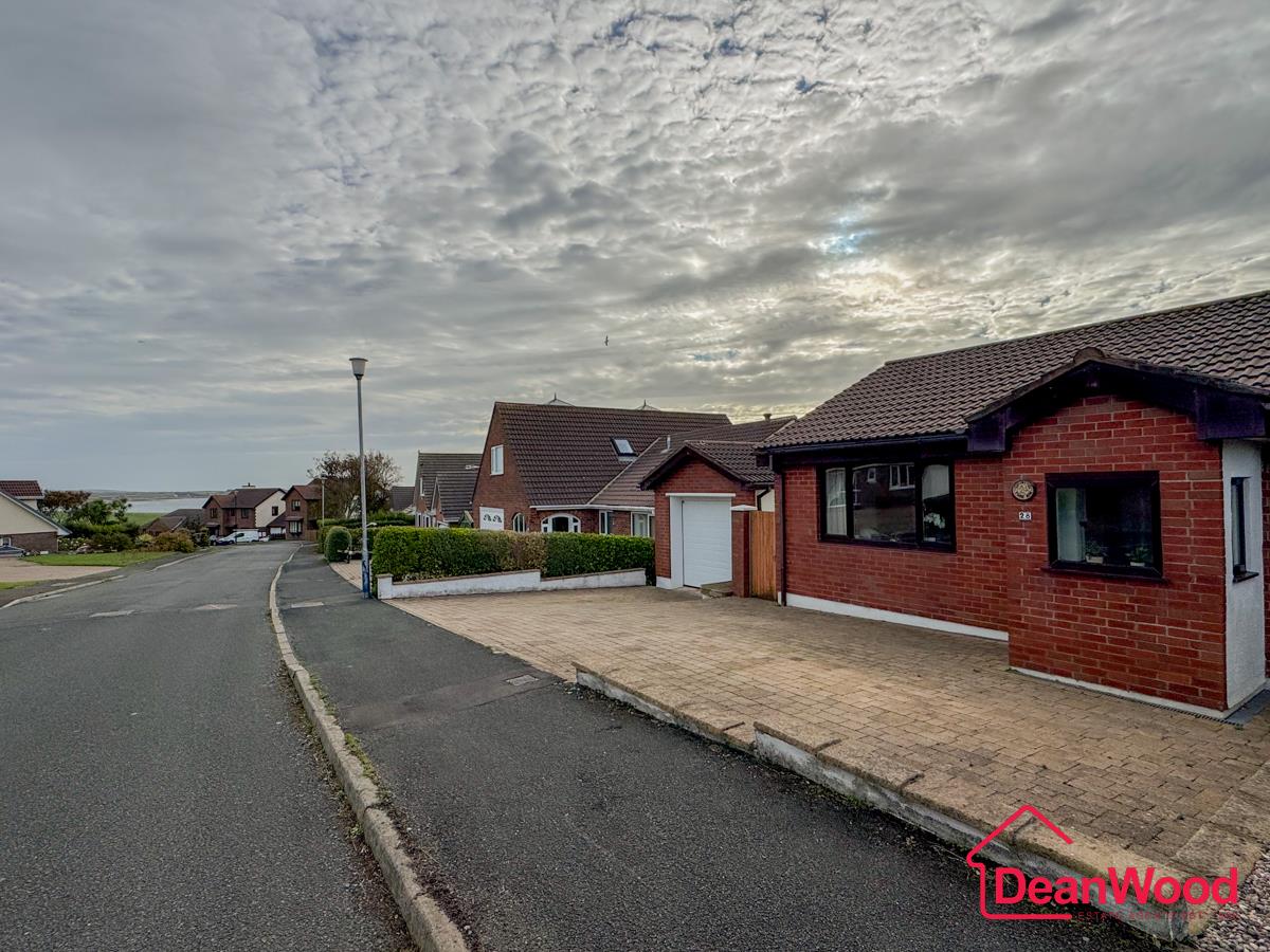 28 Rhenwyllan Close, Port St. Mary, Isle of Man, Port St Mary. - Photo 4 of 33