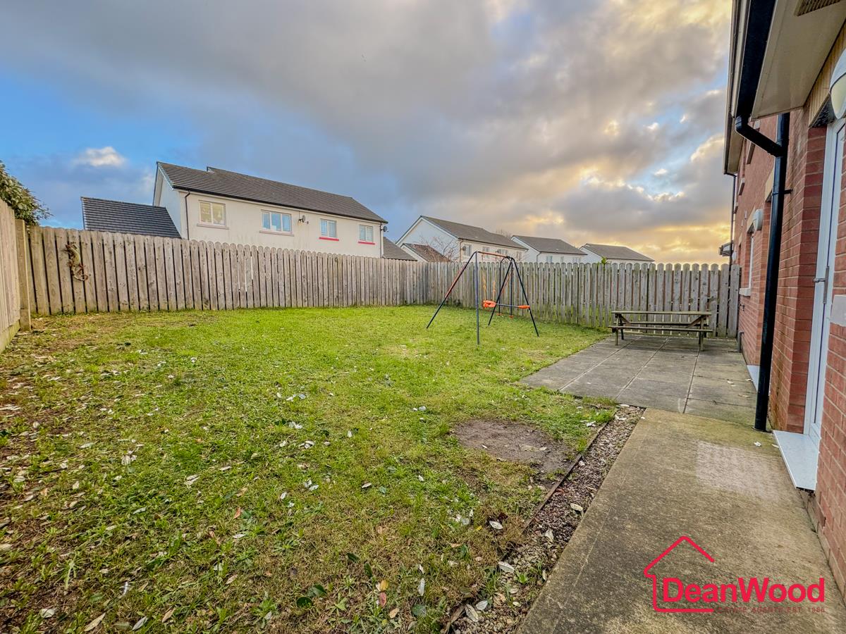 1, Tommy Clucas Avenue, Peel. - Photo 3 of 30