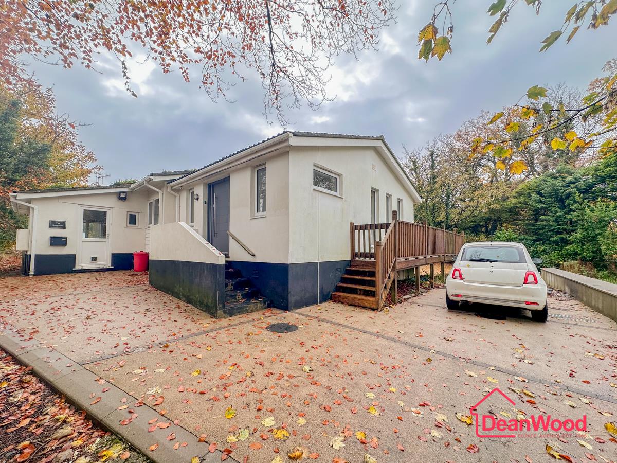 The Bungalow, Fuchsia Gardens, Mount Rule, Douglas. - Photo 2 of 38