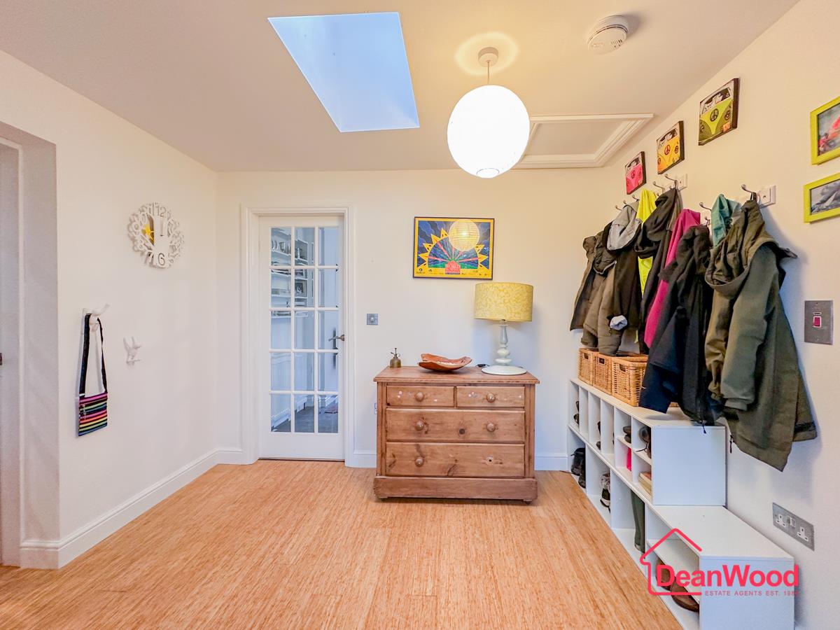 The Bungalow, Fuchsia Gardens, Mount Rule, Douglas. - Photo 4 of 38