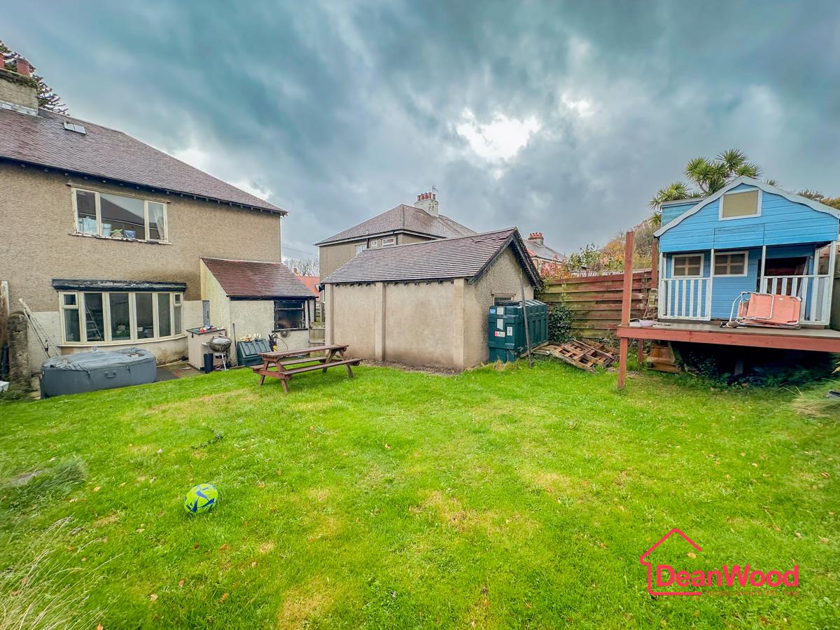 15 Governors Road, Onchan. - Photo 2 of 13