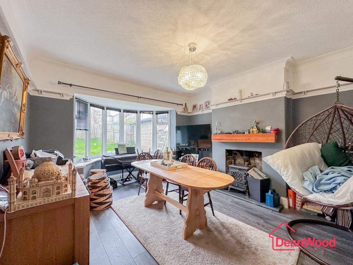 15 Governors Road, Onchan. - Photo 4 of 13