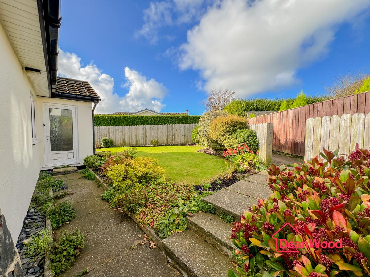 15, Cronk Avenue, Birch Hill, Onchan. - Photo 2 of 25