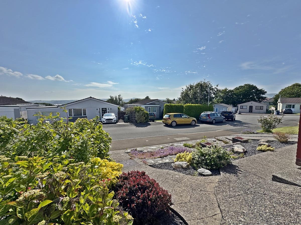 5 Hillberry Close, Douglas, Isle Of Man. - Photo 2 of 21