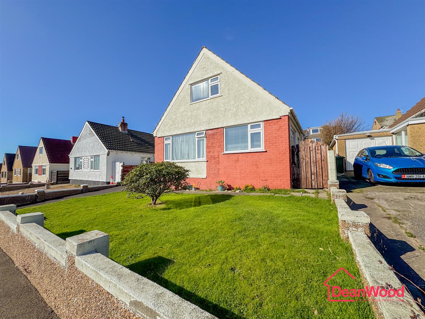 10 Eskdale Road, Onchan. - Photo 2 of 38