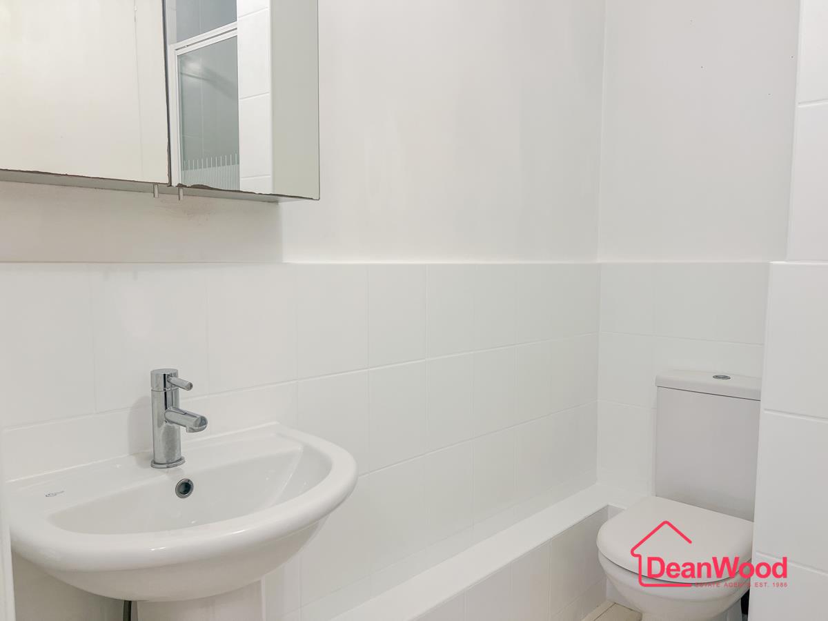 57 Saddle Mews, Douglas, Isle of Man. - Photo 2 of 14