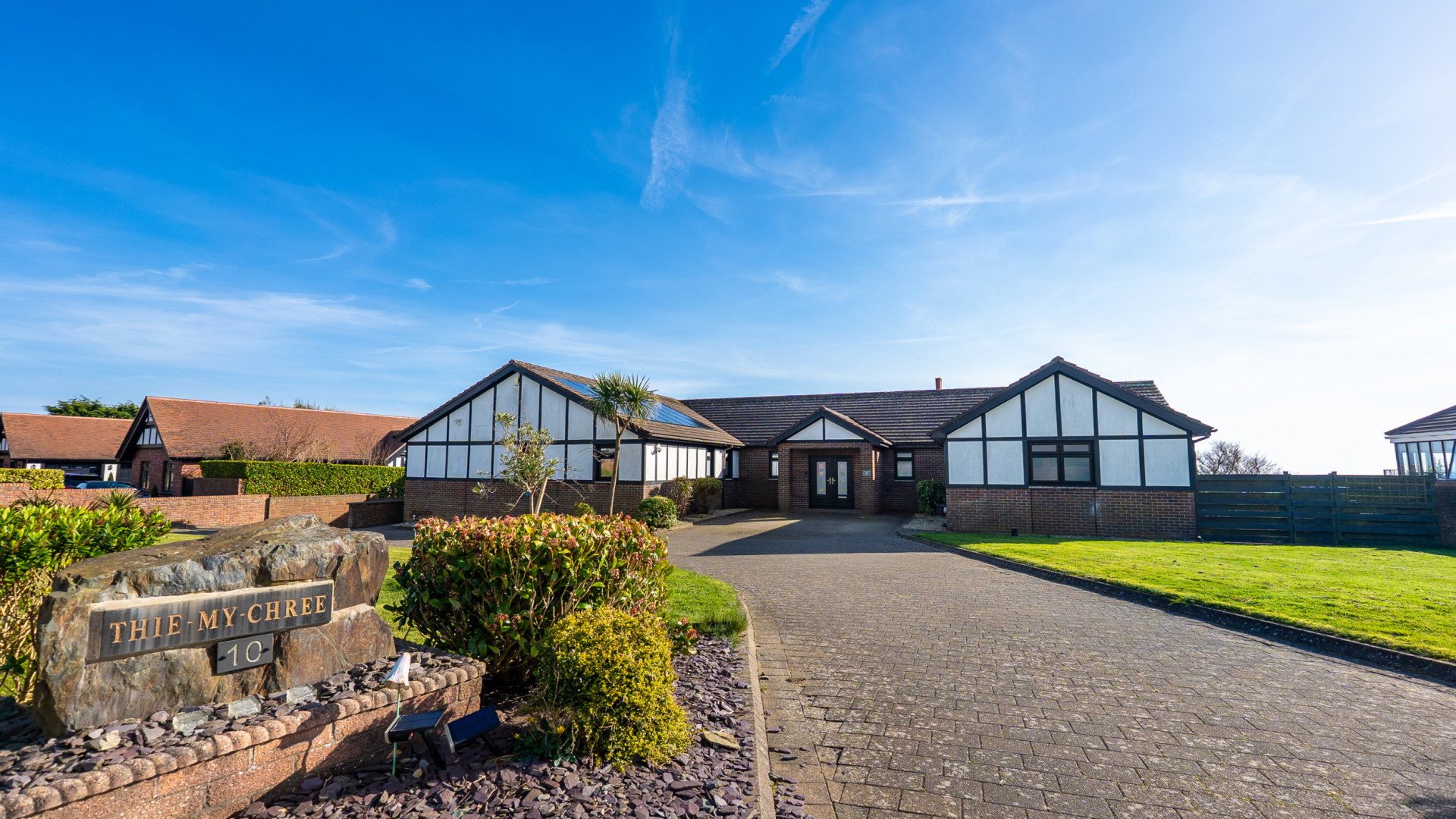 Thie My Chree, 10 Manor Park, Onchan, IM3 2EP. - Photo 3 of 47