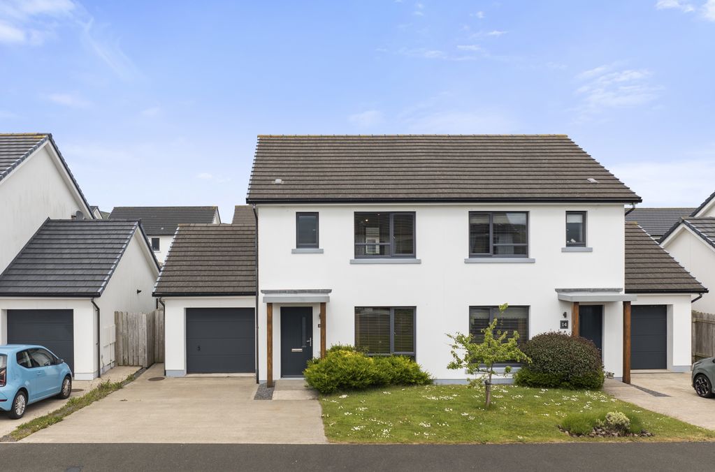 16 South Barrule Avenue, Ballakilley, Port Erin IM9 6DT. - Photo 1 of 21