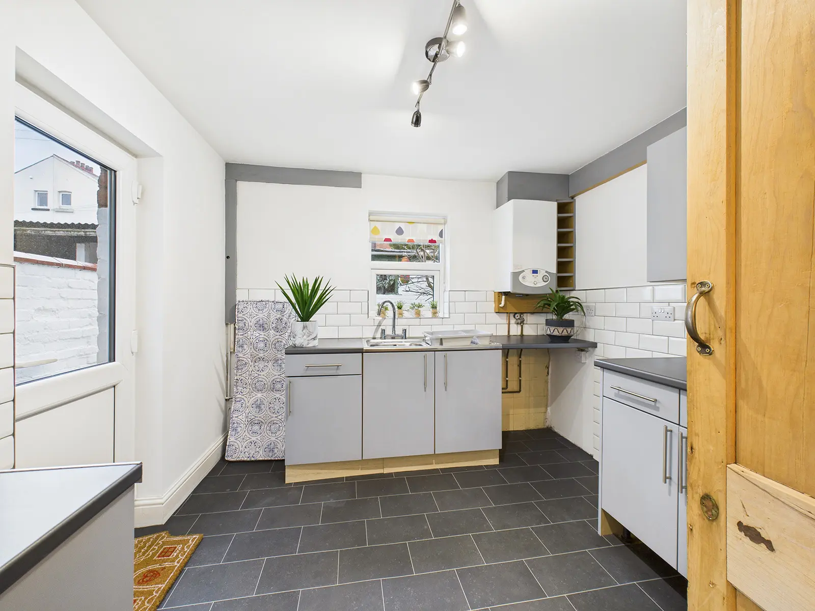 32 Hildesley Road, Douglas, Isle Of Man, Isle Of Man, IM2 5AY. - Photo 4 of 17