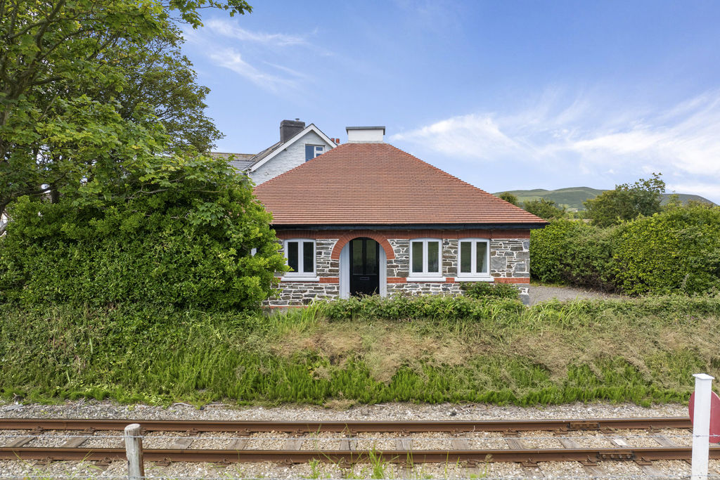 The Gate House, Castletown Road, Port St Mary IM9 5LT. - Photo 1 of 18