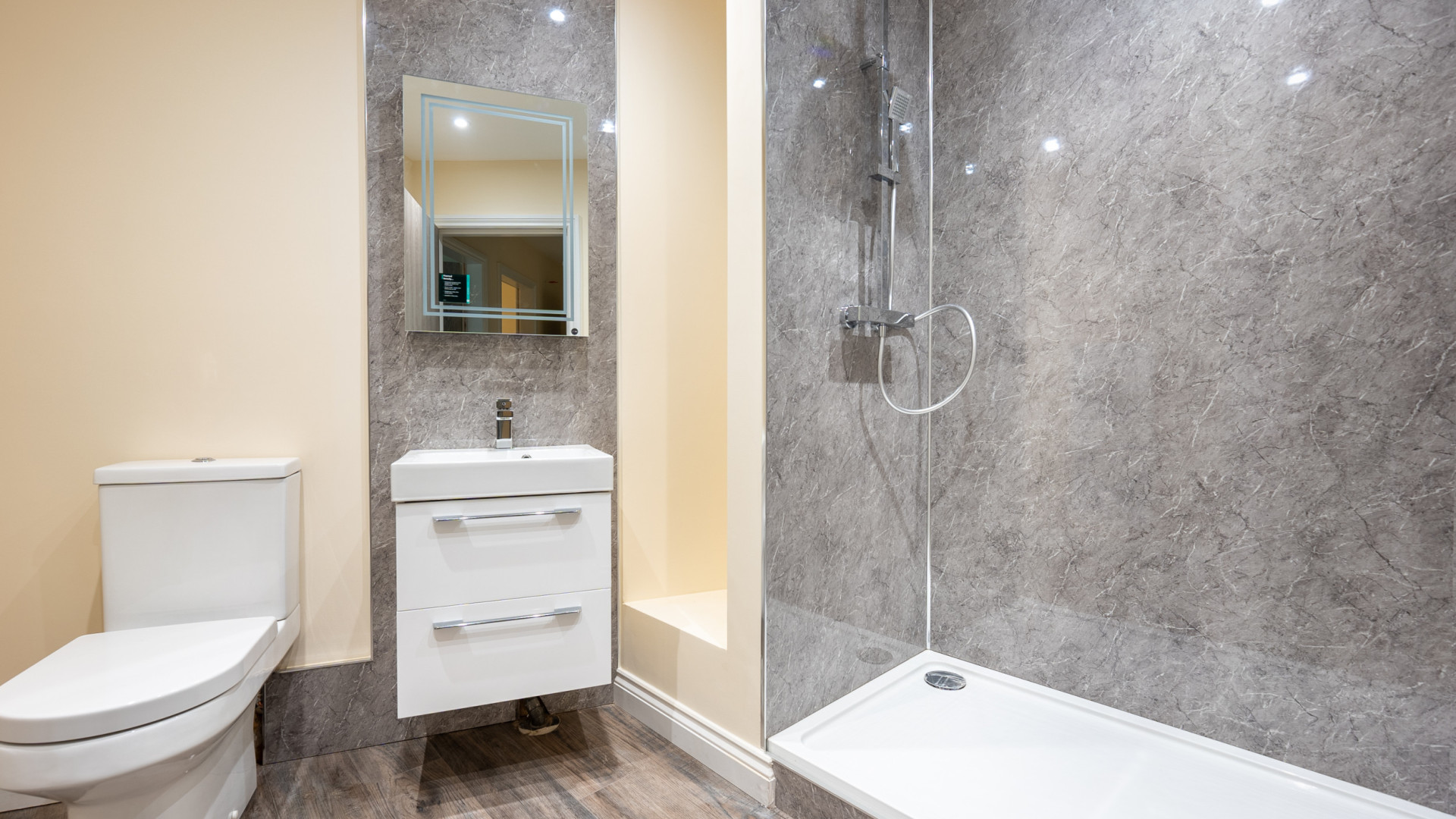 7 Forest View Apartments, Bowring Road, Ramsey, IM8 2LH. - Photo 3 of 10