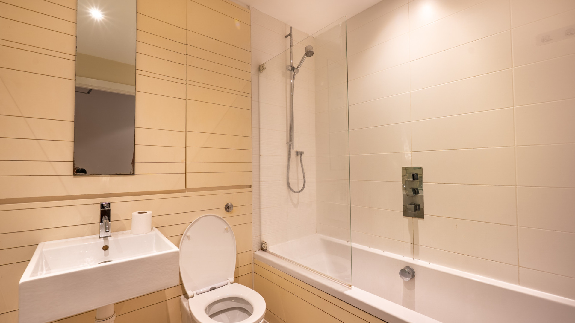 Apt. 15 Spectrum Apartments, Central Promenade, Douglas, IM2 4LL. - Photo 5 of 13