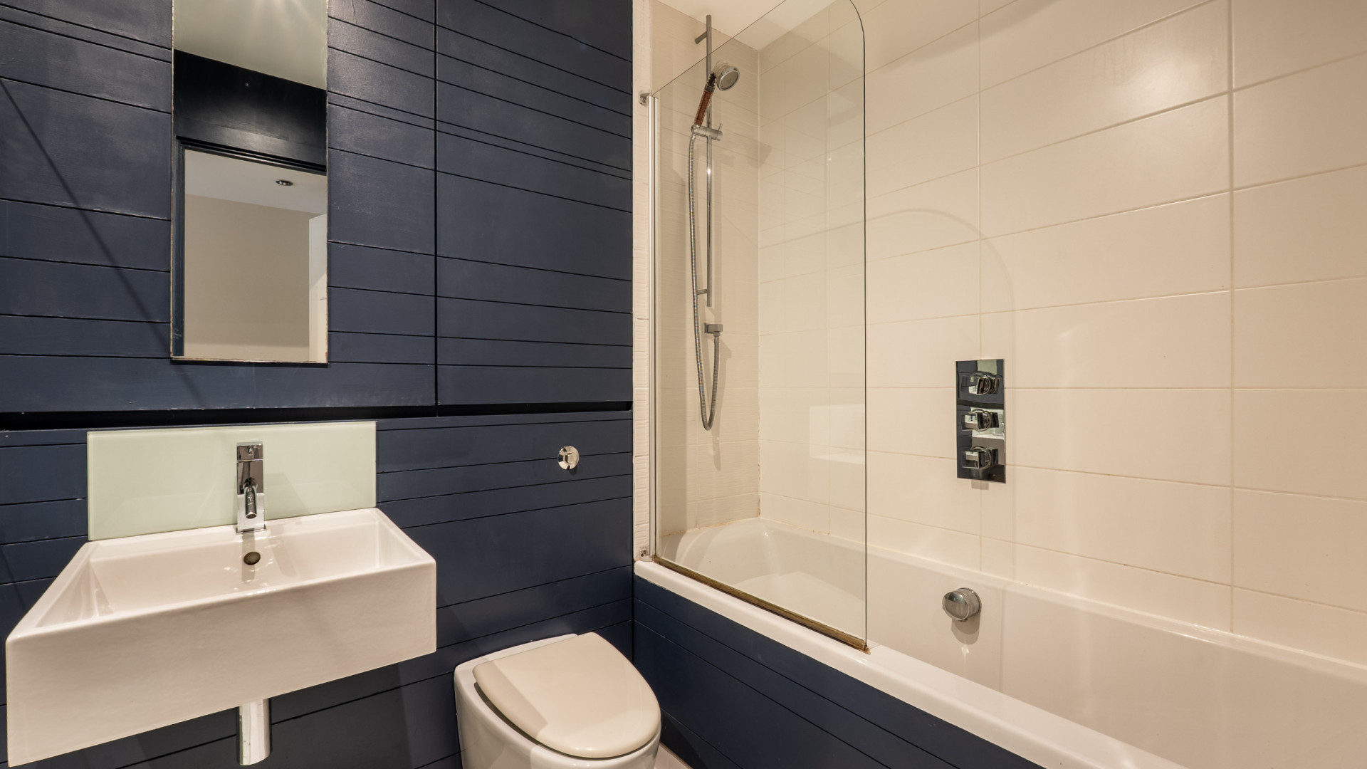 Apt. 14 Spectrum Apartments, Central Promenade, Douglas, IM2 4LL. - Photo 5 of 13