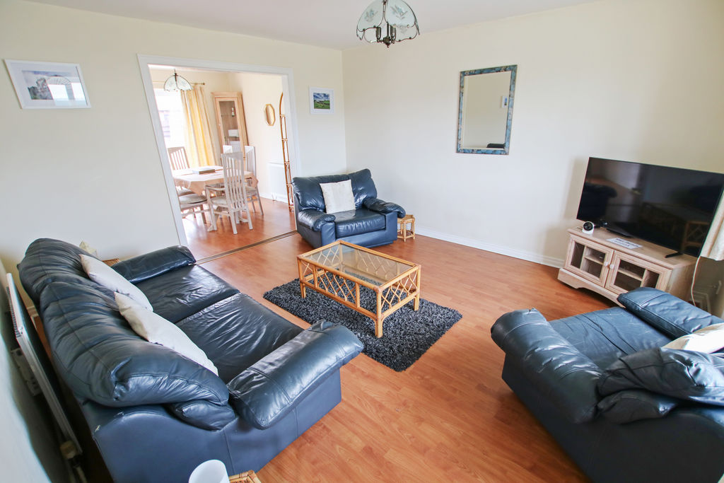 27 Creggan Lea, Port St Mary IM9 5BE. - Photo 4 of 30