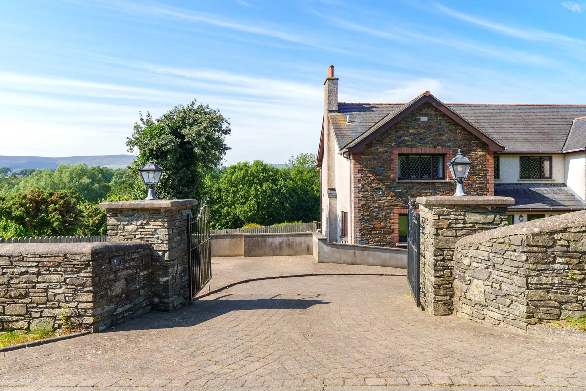 7 The Downs, Union Mills. - Photo 2 of 49